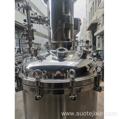 Liquid blending mixer tank